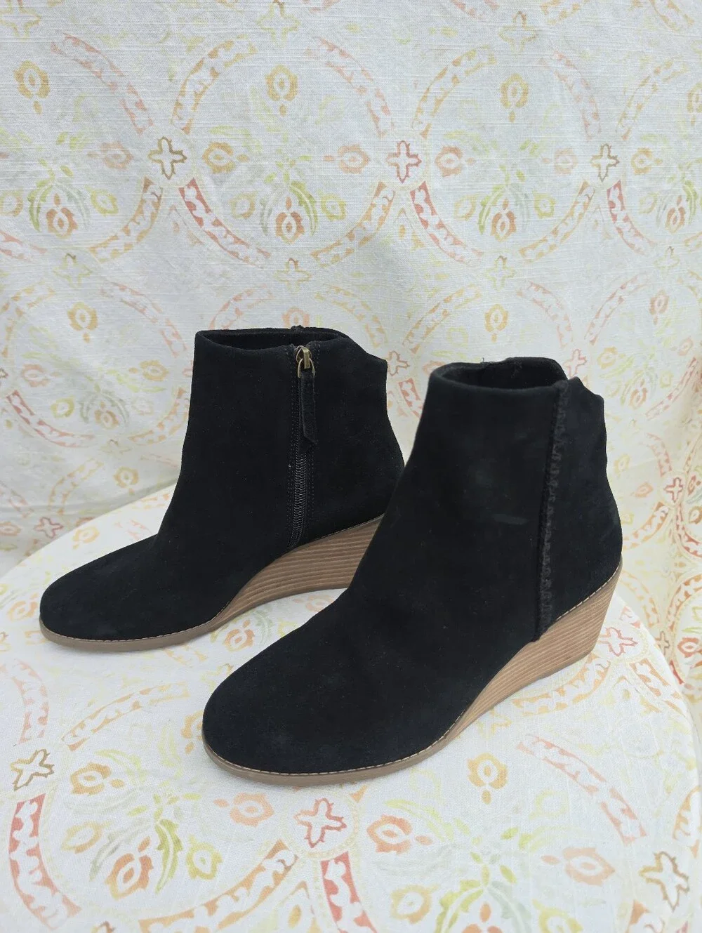 TOMS Women’s 10 Black Suede Leather Wedge Ankle Boots Side Zip Booties